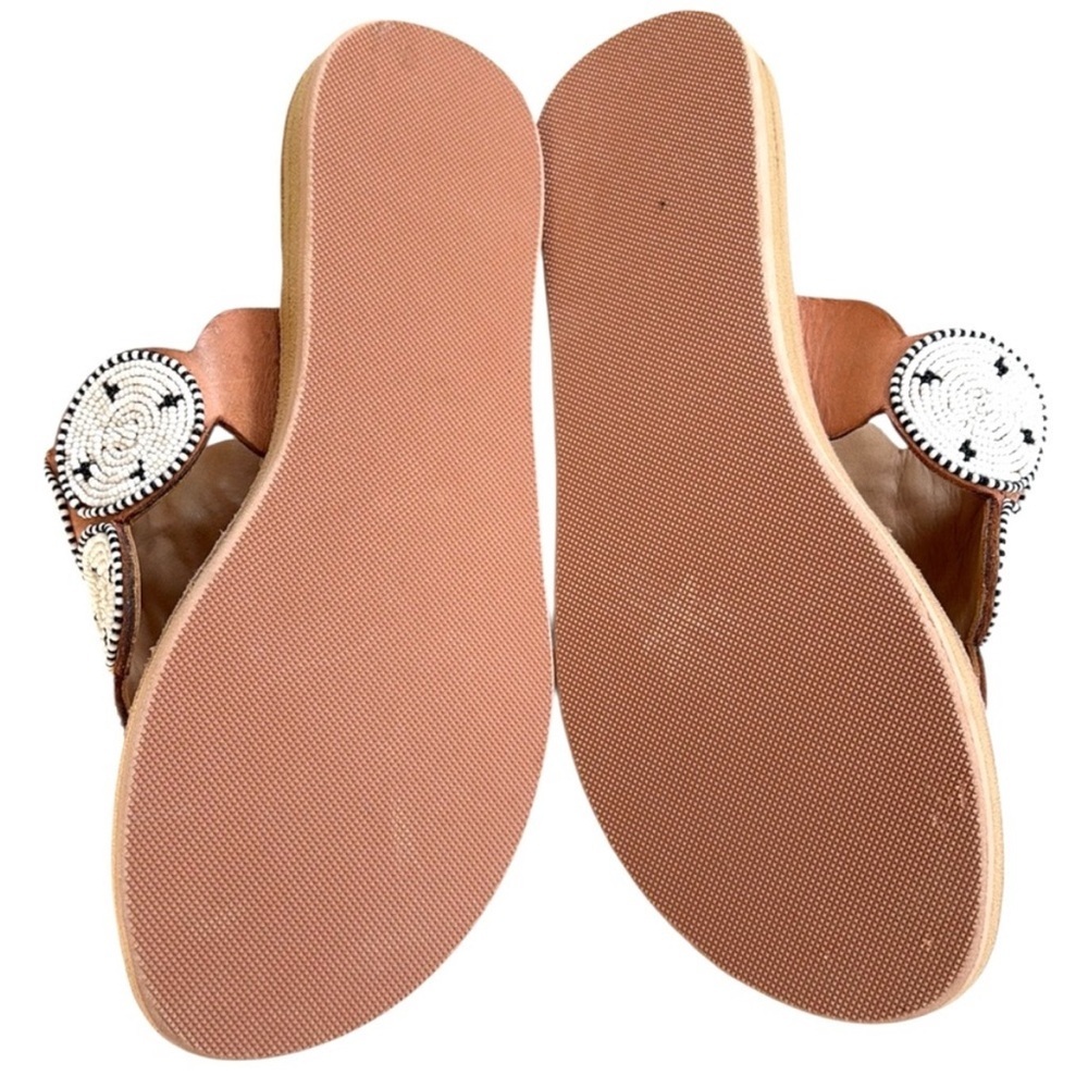 Like New LaidBack London Leather Beaded
Medallion Sandals Size 7 Retail $115.00 - Picture 9 of 9
